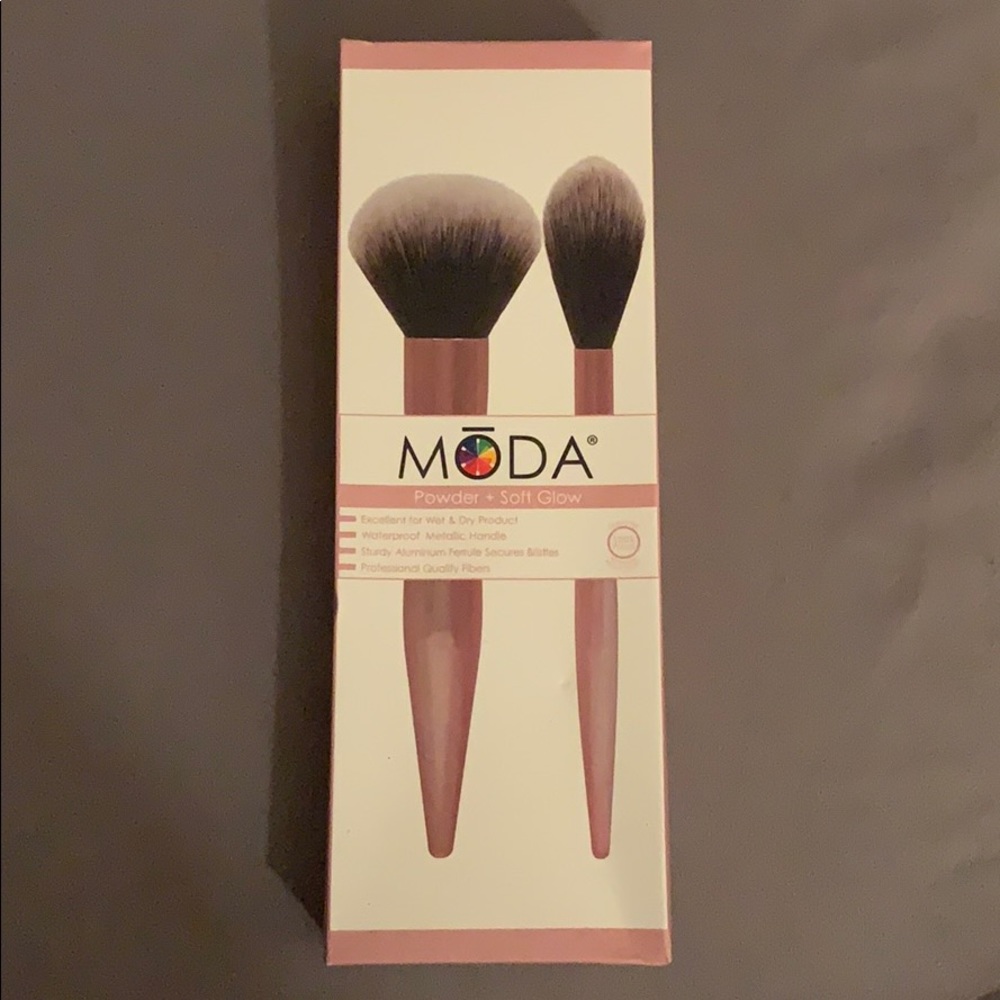 LIMITED EDITION MŌDA POWDER & SOFT GLOW BRUSH SET